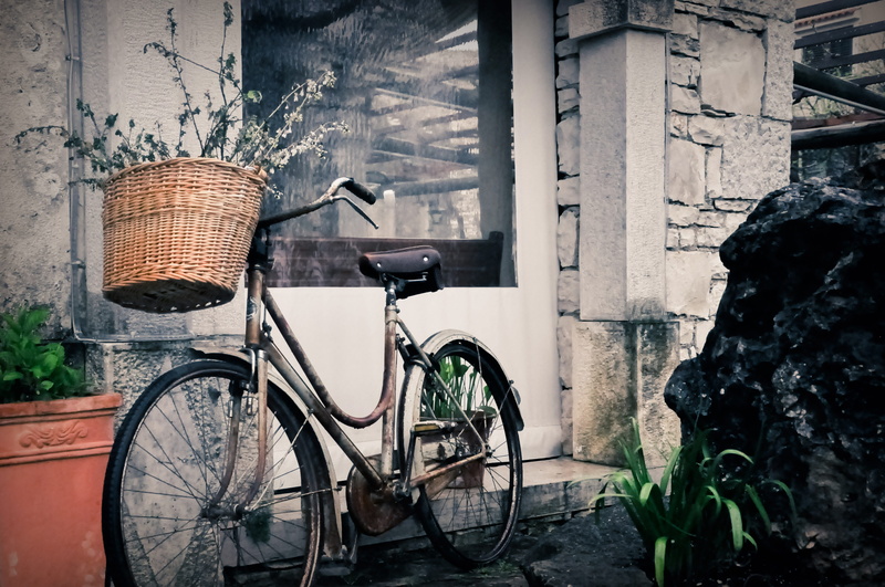 day, stone, old school, plant, wicker, rust, 2K, building exterior, vintage, bicycle basket, round, house, mode of transportation, container, lines, transportation