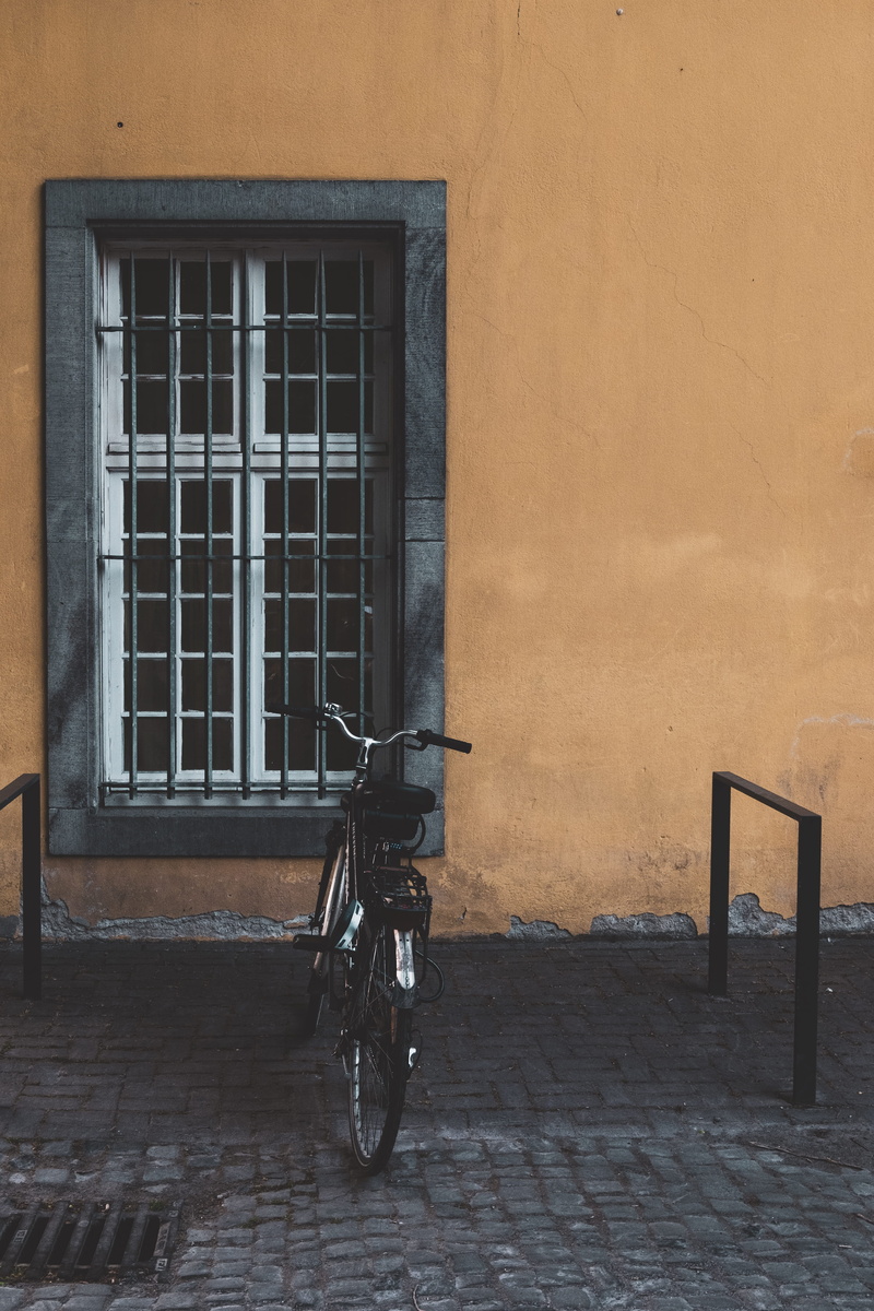 vintage, no people, wall, old, düsseldorf, bicycle, mode of transportation, building exterior, bike, germany, bycicle, entrance, day, grey, grill, urban