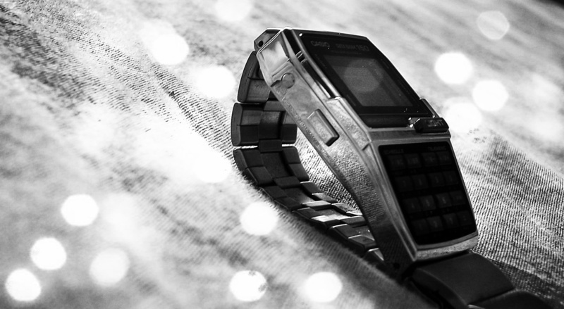 bokeh, outdoors, Watch, car, architecture, technology, Black, building exterior, motor vehicle, Black and White, selective focus, connection, nature, 1080P