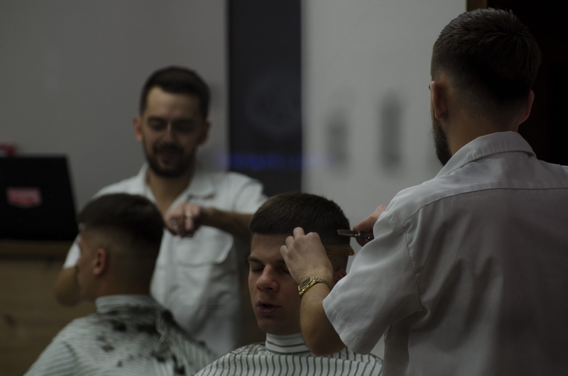 young men, communication, togetherness, another, 4K, uniform, business, selective focus, hair, cutting, males, men, indoors, adult, young adult, mid adult men