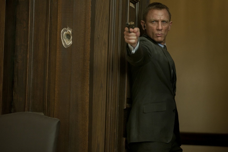 waist up, three quarter length, aggression, holding, protection, males, security, 1080P, James Bond, safety, communication, weapon, indoors, Skyfall, portrait