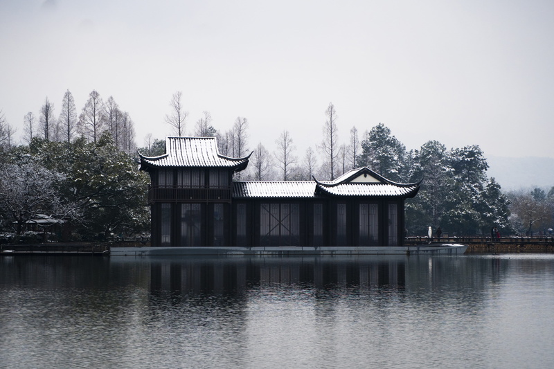 religion, shrine, rural, moat, pond, worship, travel destinations, nature, shelter, castle, outdoors, 杭州, fort, tree, building exterior, body, built structure