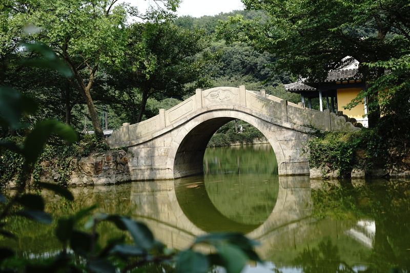 architecture, built structure, nature, bridge, yuantouzhu, water, plant, connection, wuxi, waterfront, arch bridge, green color, no people, arch, tree