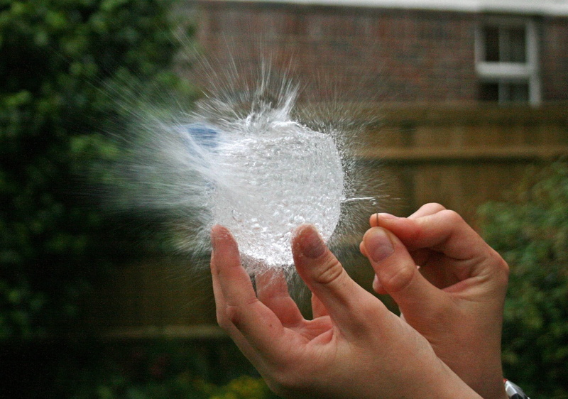 human finger, balloon, depth of field, human hand, day, building, water, nature, real people, splashes, body part, motion, trees, 1080P, water drops, hand