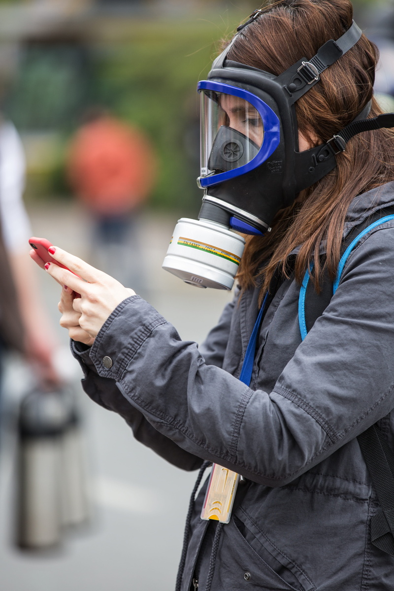 phone, day, standing, war, real people, leisure activity, outdoors, wearing, violence, attack, photo, mask, exposure, messenger, young women, 5K, winter