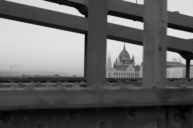 connection, no people, travel, szchenyi lnchd, orszghz, nature, government, focus on background, day, built structure, 4K, chain bridge, window, architectural column