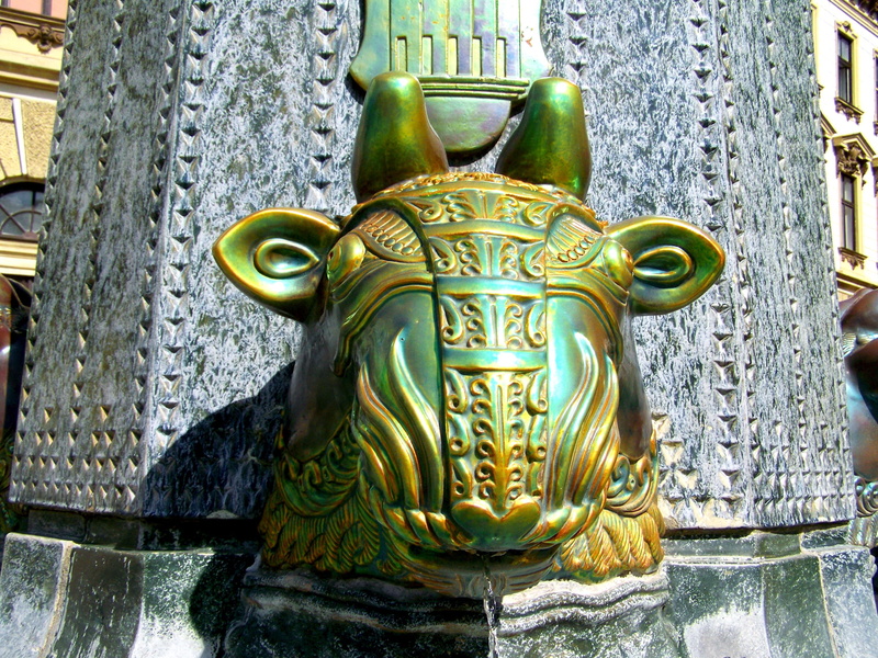 ornate, pecs, outdoors, 2K, no people, gold colored, human representation, belief, sculpture, gargoyle, art and craft, place of worship, carving, craft