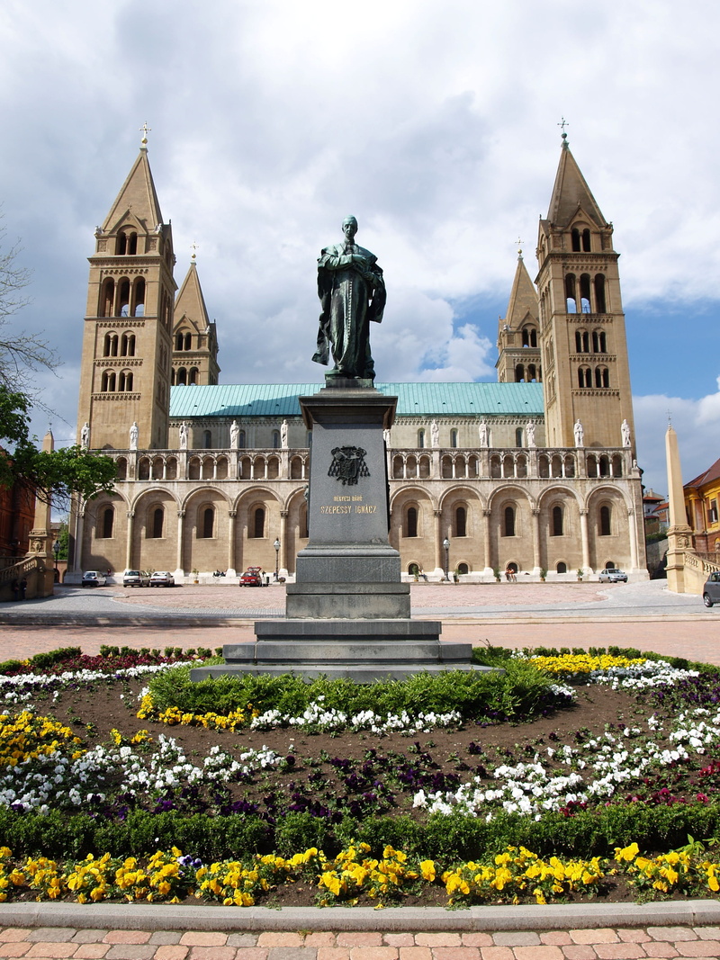 government, built structure, sky, day, tourism, architecture, places of interest, art and craft, Downtown, city, cathedral, outdoors, Statue, catholic