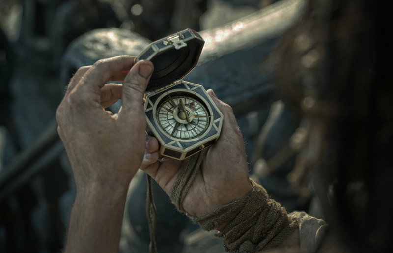 one person, history, 1080P, Compass, close-up, human body part, wristwatch, holding, day, Pirates Of The Caribbean: Dead Men Tell No Tales, clock, time