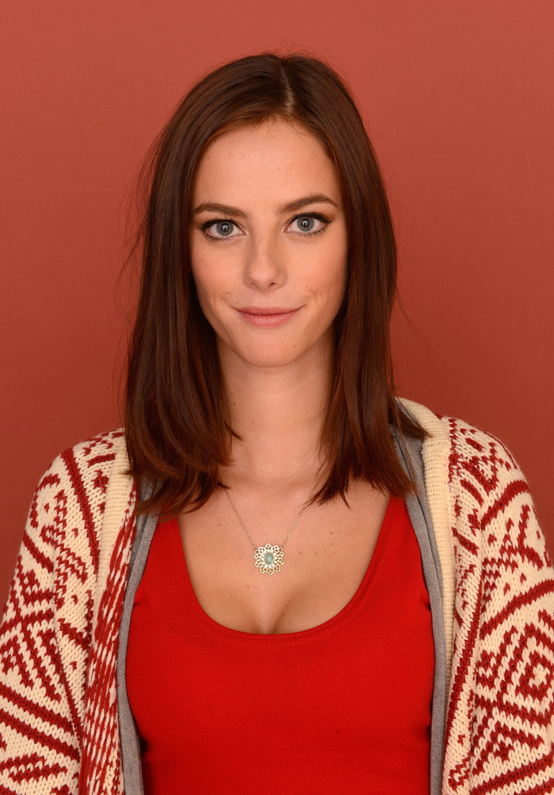 brunette, simple background, 2K, British, blue eyes, Kaya Scodelario, long hair, actress, women