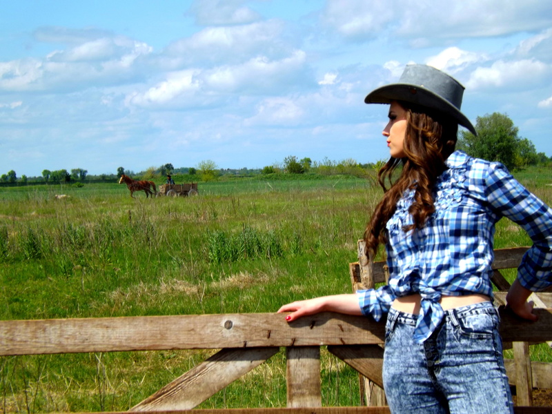nature, rail, wild west, side view, agriculture, looking, clothing, hair, three quarter length, plant, land, one person, lifestyles, hat, standing, farm