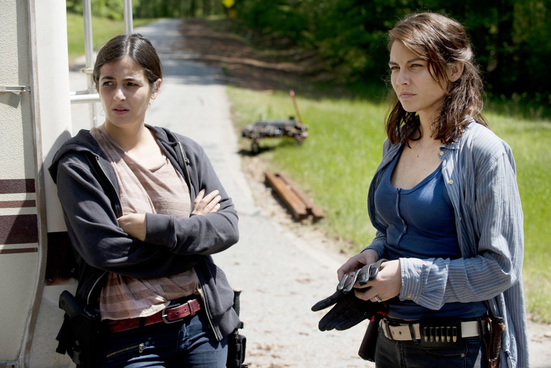 twd, Alanna Masterson, looking into the distance, Tara Chambler, open shirt, actress, depth of field, black gloves, The Walking Dead, belt buckle, belt