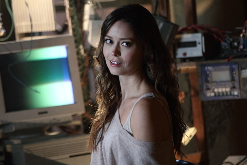 portrait, face, one person, indoors, adult, beautiful woman, 1080P, brown hair, Summer Glau, computer, technology, hairstyle, long hair, headshot, beauty
