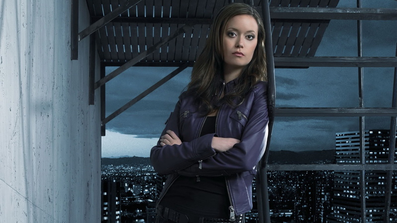 women, actress, looking at viewer, women outdoors, Summer Glau, arms crossed, 1080P, leather jackets, black tops, brunette, eyeshadow