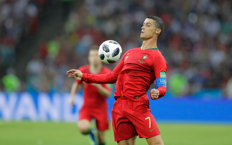 sports equipment, soccer, sportsman, sport, soccer field, one person, playing, soccer player, sports clothing, team sport, portugal, cristiano, ball, competition
