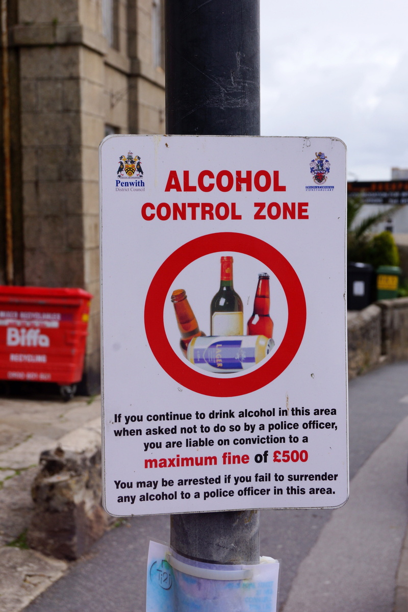 alcohol, south gland, close-up, guidance, outdoors, focus on foreground, day, shield, ban, red, warning sign, forbidden, sign, text, punishment, script