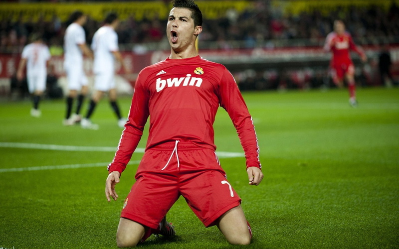 Ball, Football, adult, grass, 720P, Real madrid, soccer player, sports uniform, athlete, Viva ronaldo, competition, sports equipment, Cristiano ronaldo