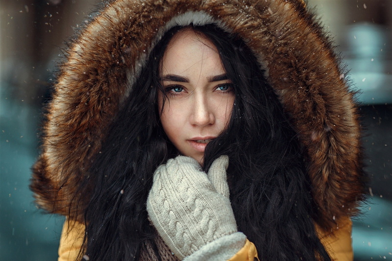 fur, women, gloves, coats, yellow coats, depth of field, face, black hair, portrait, 1080P, hoods