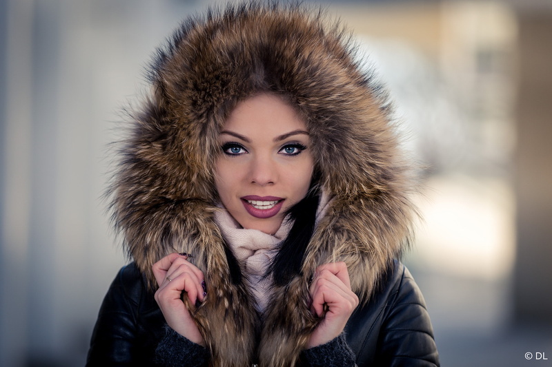 women, looking at viewer, 1080P, glamour, fur, 500px, brunette, fur coats, black jackets, depth of field, smiling, model