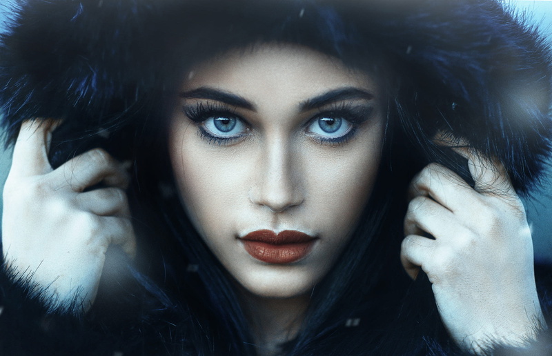 eyeshadow, fur coats, 1080P, Jessica Napolitano, face, red lipstick, blue eyes, women, women outdoors, hoods, portrait