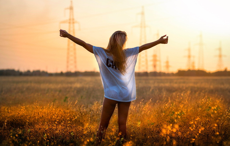 human arm, beauty in nature, I love electricity, human limb, outdoors, leisure activity, long hair, freedom, adult, sunset, hairstyle, field, young adult