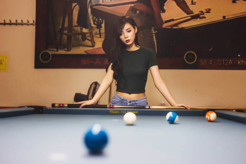 billiard balls, billiards, women, Pool balls, belly, bokeh, T-shirt, portrait, jean shorts, pool table, indoors, long hair, women indoors, red lipstick
