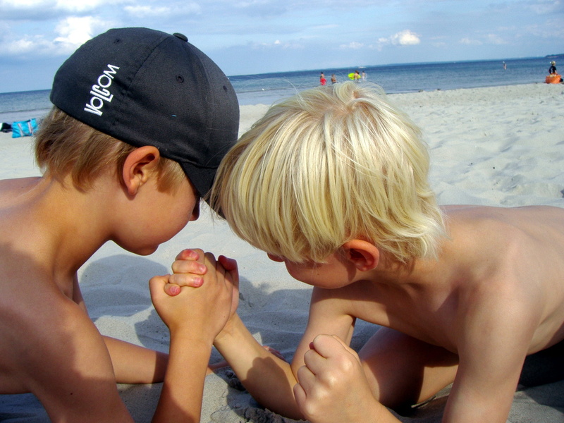 men, playing, couple - relationship, happiness, children, holiday, 2K, force, cap, smiling, force measurement, shirtless, young adult, personal, nature