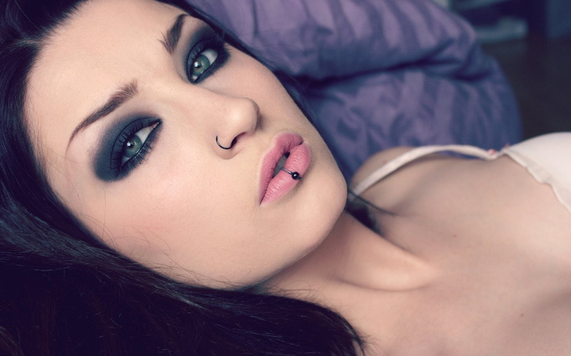 makeup, lolina green, nose rings, face, model, eyes, portrait, smoky eyes, pierced lip, juicy lips, women, BloodViktoria, Niky Von Macabre, 720P