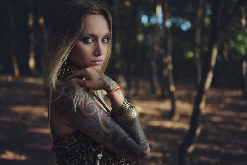 women, blue eyes, bangles, pierced nose, blonde, tattoo, 5K, looking at viewer, Anastasia Vervueren