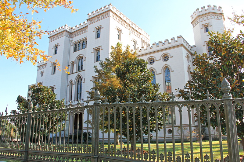 history, baton rouge, sky, low angle view, mansion, architecture, city, boundary, outdoors, sunlight, barrier, fence, government, growth, nature, plant