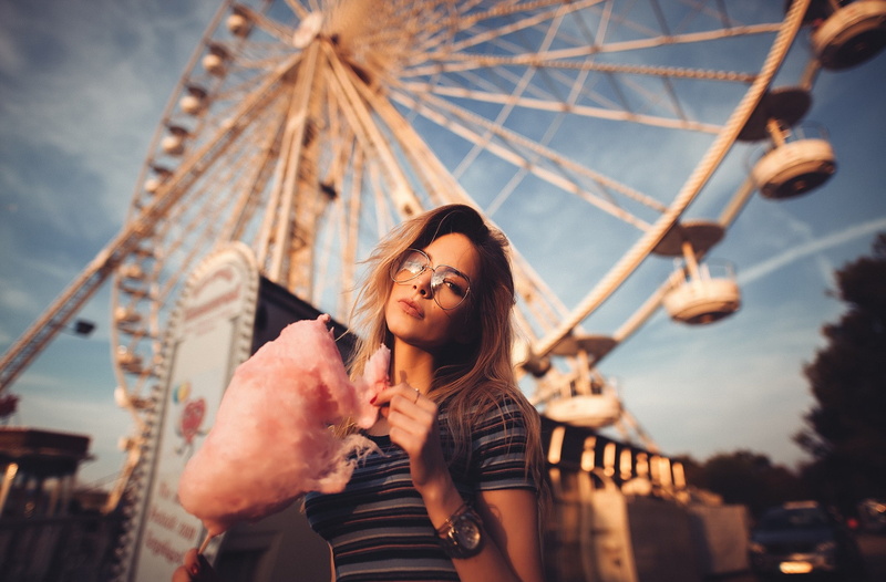 sky, adult, women with glasses, hairstyle, ferris wheel, one person, 1080P, young women, leisure activity, amusement park ride, glasses, Sebastian Heberlein