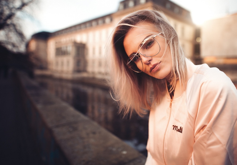 beautiful people, adult, one person, casual clothing, glasses, young adult, long hair, eyeglasses, beautiful woman, women with glasses, young women, beauty