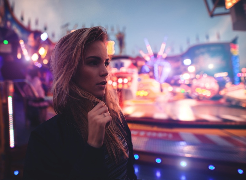 hair, beauty, city, illuminated, 1080P, hairstyle, headshot, looking, one person, Sebastian Heberlein, portrait, night, nightlife, blonde, young women