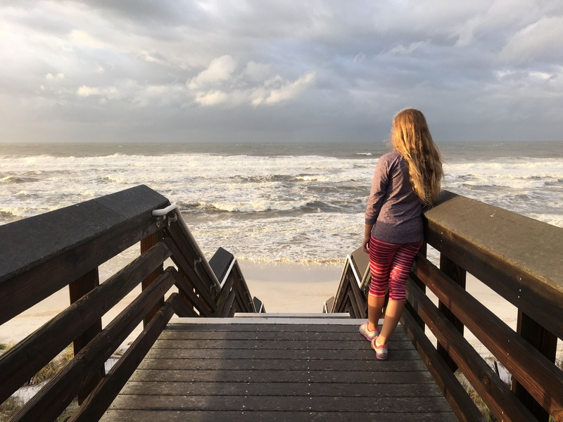 water, 4K, railing, waves, hair, looking at view, full length, lifestyles, rear view, one person, thinking, ocean waves, ocean, sky, nature, outdoors