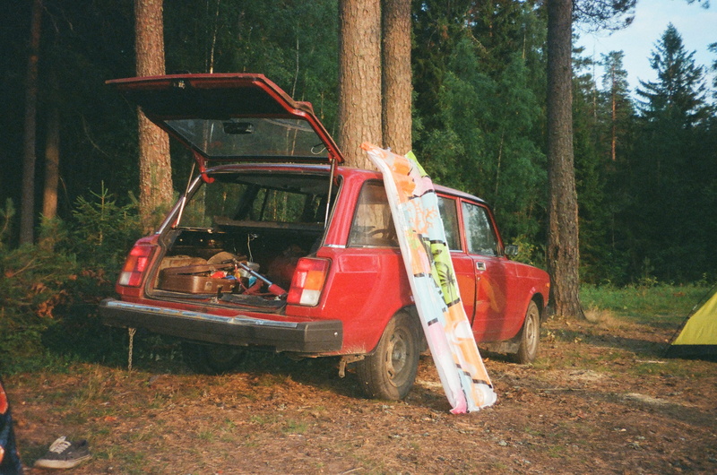 rear, obsolete, no people, land vehicle, woods, transportation system, opened, vintage, vacation, near, door, transportation, damaged, car, day, daylight