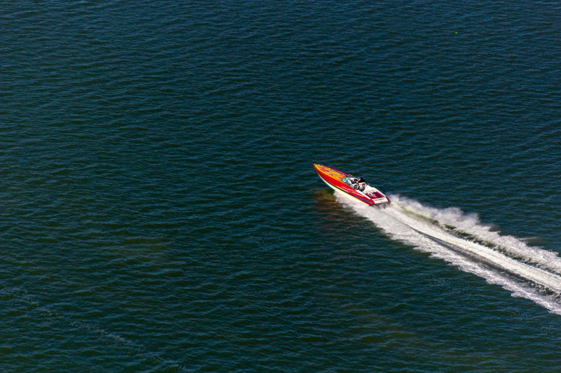 wave pattern, transportation, wake - water, hovercraft, high angle view, mode of transportation, beauty in nature, people, banana boat, rowboat, aircraft