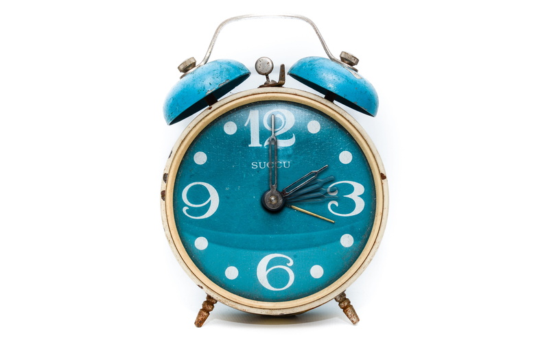 alarm clock, shape, white color, brown, alarm, uhrumstellung, summer time, clock hand, clock face, time conversion, copy space, clock, white background