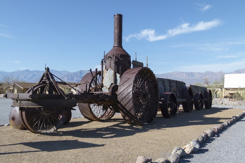 nature, outdoors, the past, no people, architecture, sunlight, vintage, wheel, sky, antique, history, old dinah, 4K, blue, metal, day, steam tractor, mode of transportation