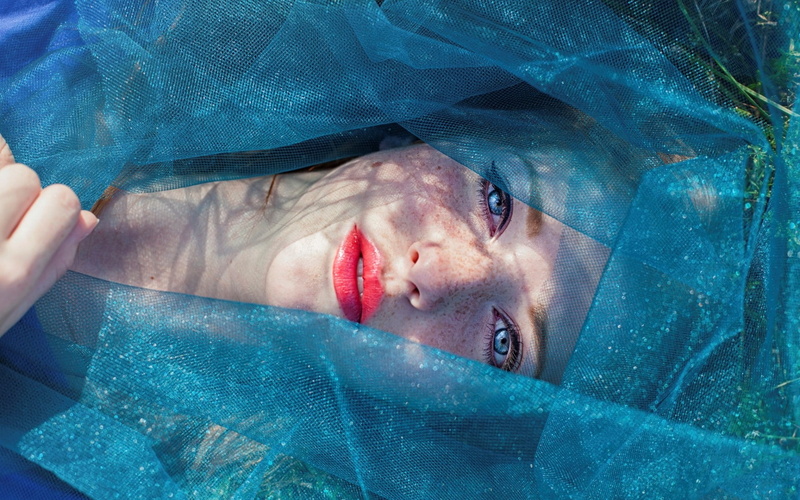 beautiful woman, headshot, freckles, child, lifestyles, blue eyes, real people, innocence, childhood, lying on back, women, one person, looking at viewer