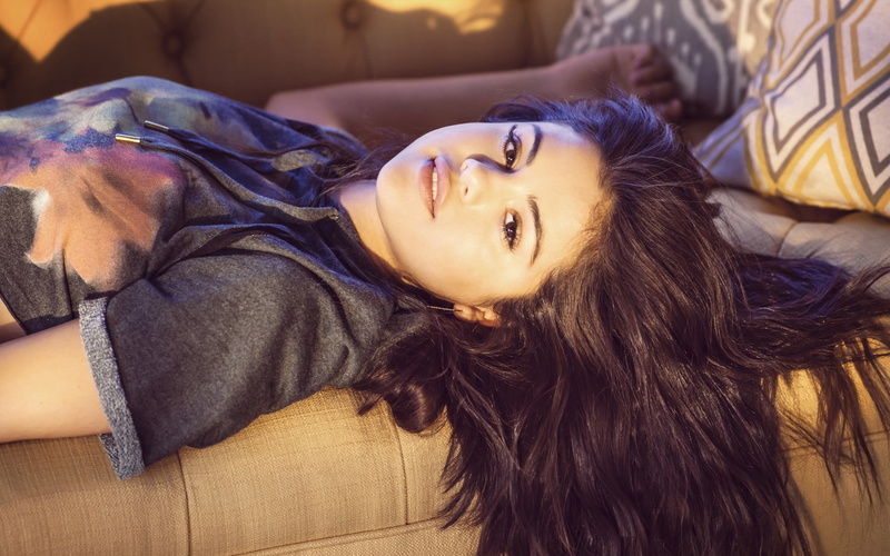 2K, leisure activity, hairstyle, cozy, indoors, relaxation, hair, beautiful woman, brunette, young adult, looking at viewer, Selena Gomez, beauty, lifestyles