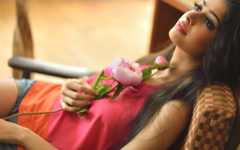 1080P, young women, fashion, lifestyles, long hair, model, flower, beautiful woman, relaxation, pink roses, young adult, face, lying down, beauty, makeup