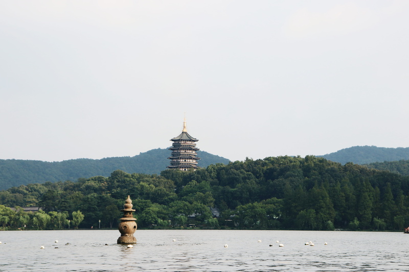 beauty in nature, xihu, waterfront, outdoors, scenics - nature, 5K, nature, hangzhou, copy space, tranquility, clear sky, water, tree, lake, mountain