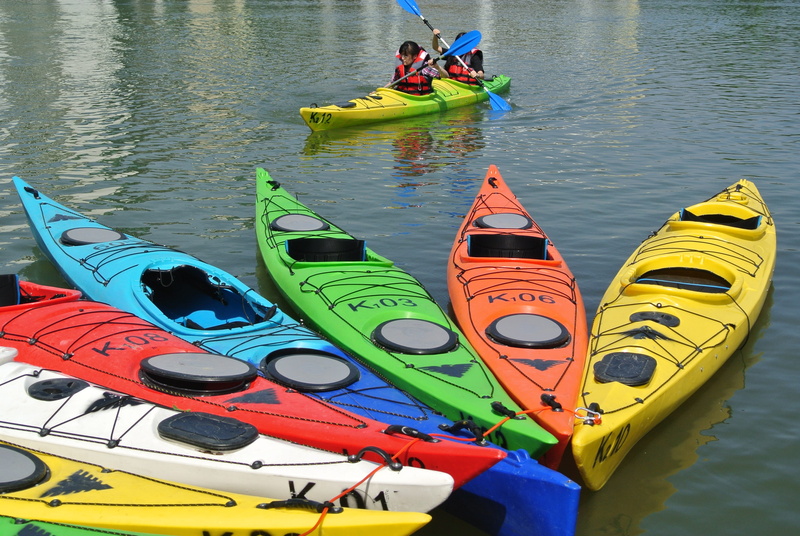 kayaking, outdoors, water, nature, high angle view, men, zhejiang university, leisure activity, nautical vessel, real people, canoe, kayak, day, life jacket