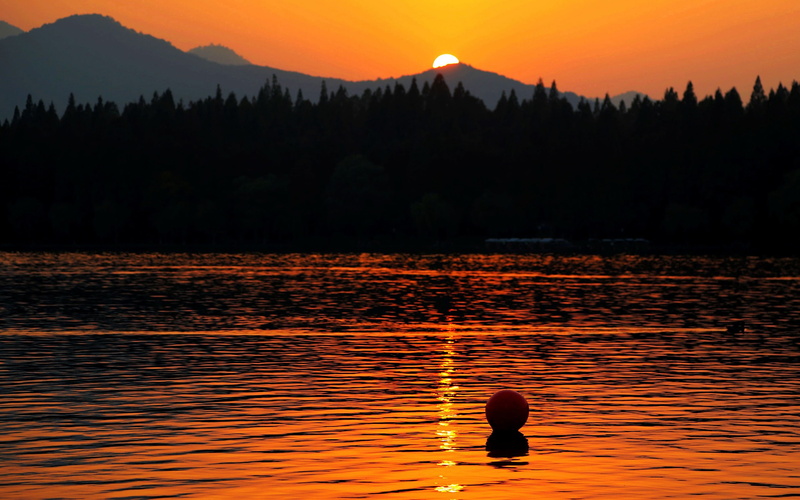 tranquil scene, g, sky, idyllic, non-urban scene, china, water, silhouette, leisure activity, mountain, tranquility, nature, scenics - nature, lake, sunset