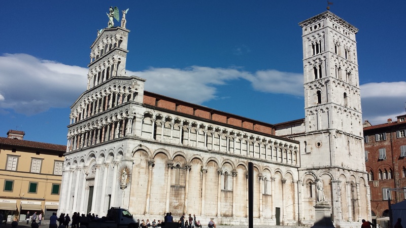 renaissance, built structure, duomo, travel destinations, crowd, group of people, outdoors, the past, church, cathedral, sky, blue, history, city, day