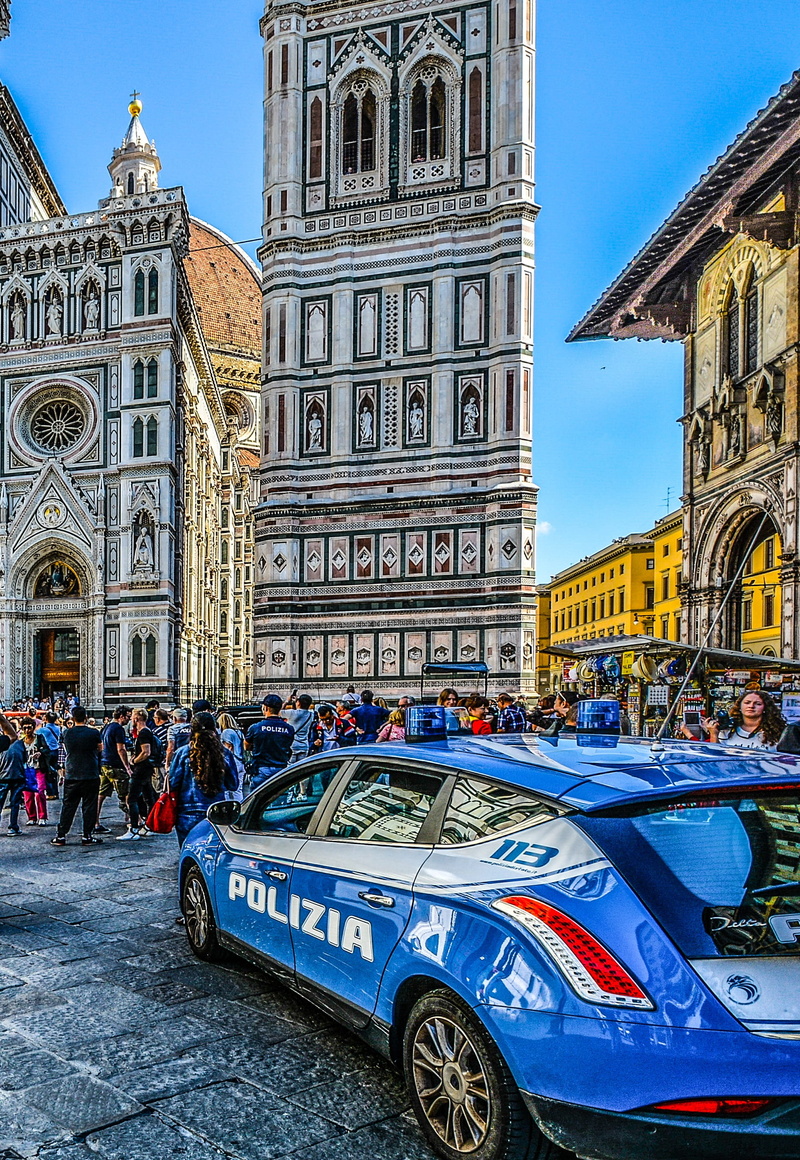 crowd, police car, belief, florence, polizia, florentine, 2K, group of people, land vehicle, mode of transportation, Italian, built structure, sky, building