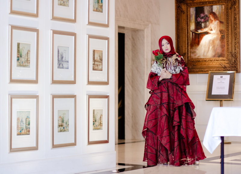 female likeness, exhibition, painting, dress, beside, standing, paintings, human representation, woman, museum, beautiful, leisure activity, exhibit, room