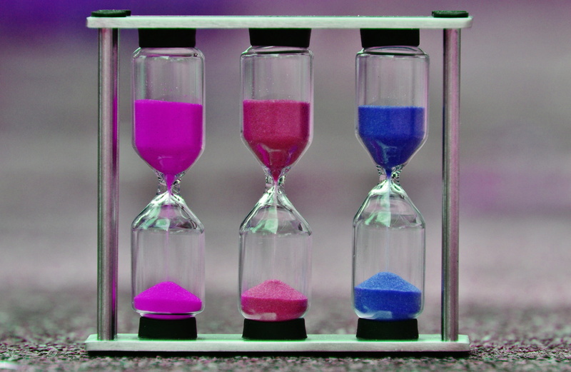 minute, run out, no people, time, hourglass, still life, amount of time, glass - material, time is running out, food and drink, timepiece, focus on foreground