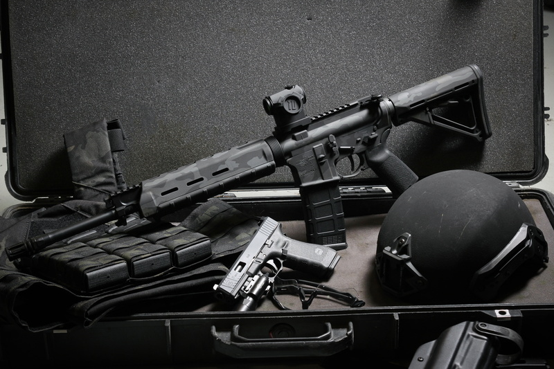 5K, Glock, background, gun, suitcase, assault rifle, helmet, weapons