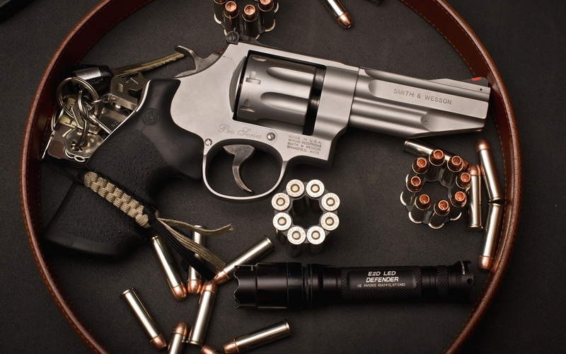 2K, smith and wesson revolver